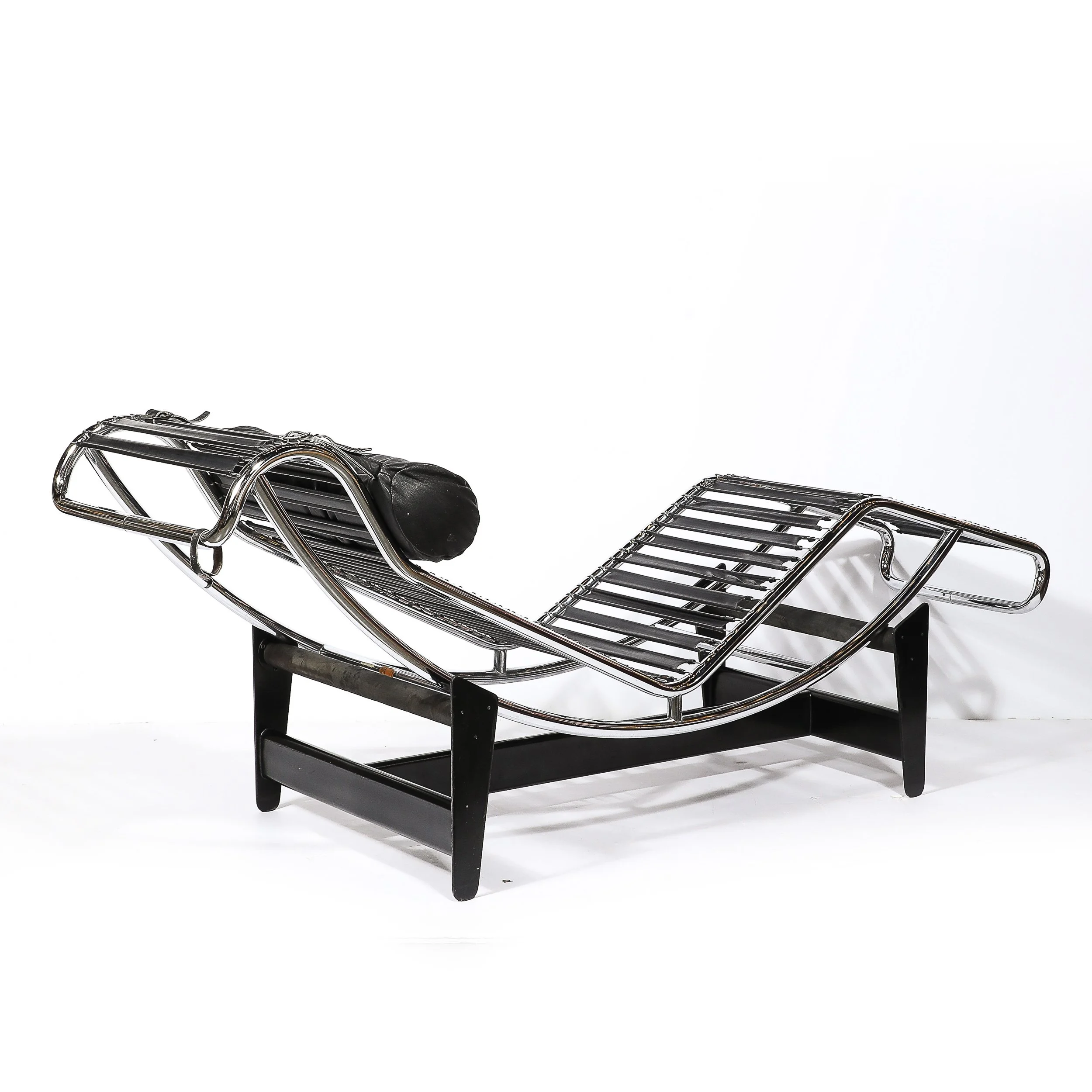 Le Corbusier's コルビュジエ cassina Mid-Century Modernist Chaise Lounge Model LC/4 5559 by